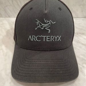 Arc’teryx Black Trucker Hat